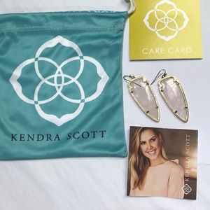 Kendra scott arrowhead earrings in rose quartz